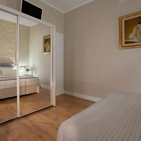 Apartment Oikos *